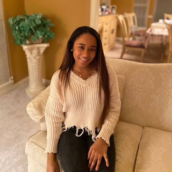 FALL MUST HAVE: Cozy Gray distressed crop sweater - Picture 7 of 7